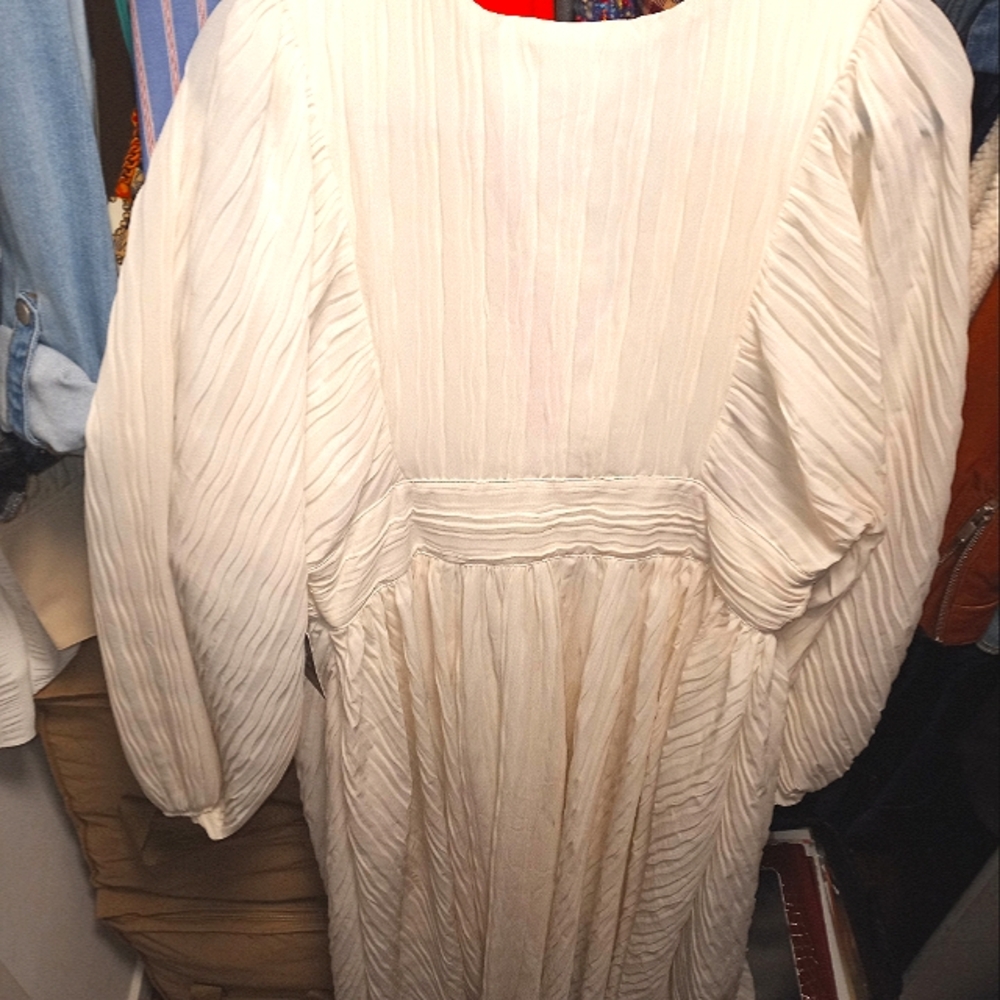 EXPRESS Cream Colored Textured Deep V Gorgeous Goddess Dress! SIZE 14. - Picture 3 of 7